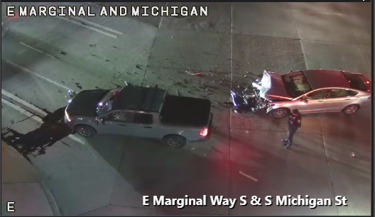 E Marginal Way S & S Michigan St.에서 충돌이 발생하여 모든