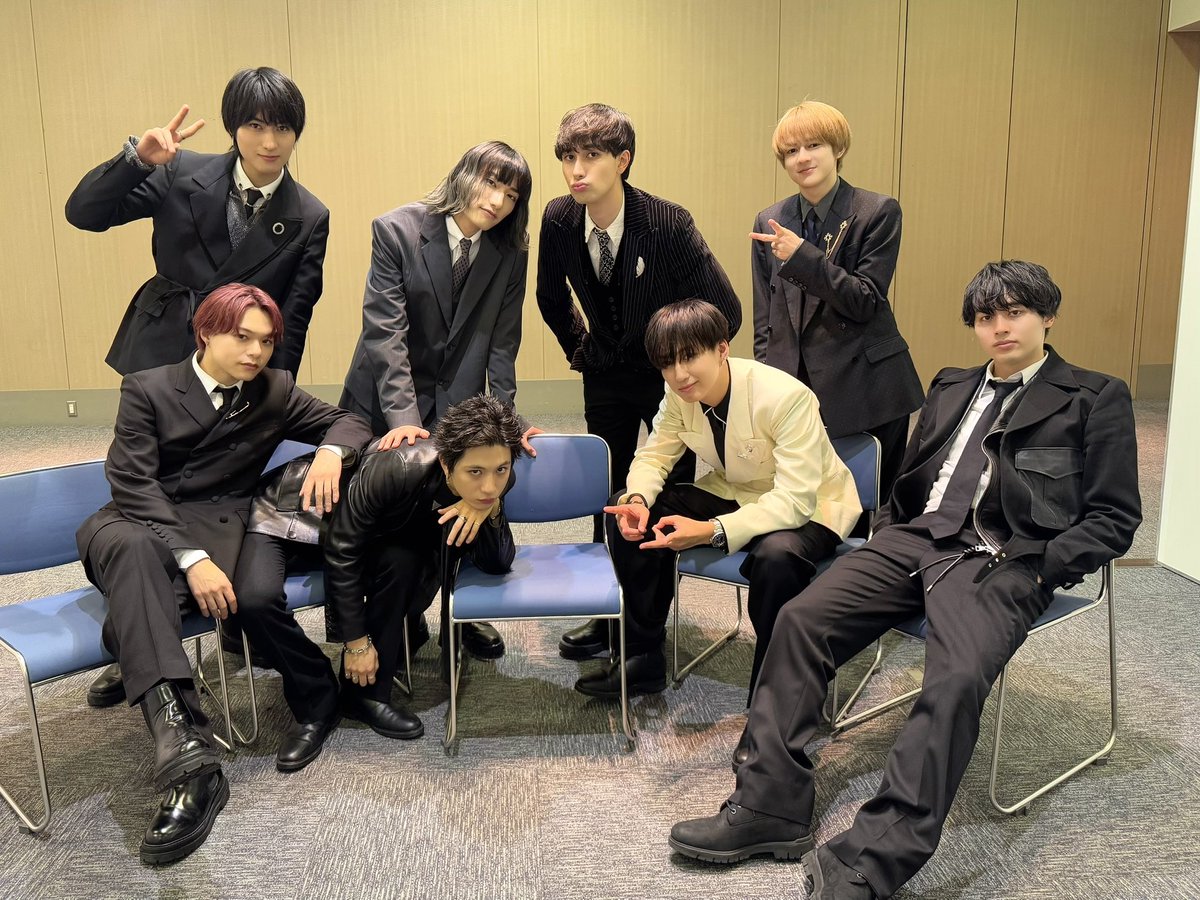 Supdra_staff's tweet photo. ／
Major 3rd Single「Dreamland」
特典会＠サンライズビル大阪
＼

本日もありがとうございました💫

9日・30日の特典会もスペシャル抽選会を実施！
当選のお客様30名様を、集合撮影会にご案内させていただきます📸

🔗 詳細
https://t.co/zt7eLvcNoM

#スパドラ #SUPERDRAGON
#SD_Dreamland https://t.co/N8UnkgHzjh