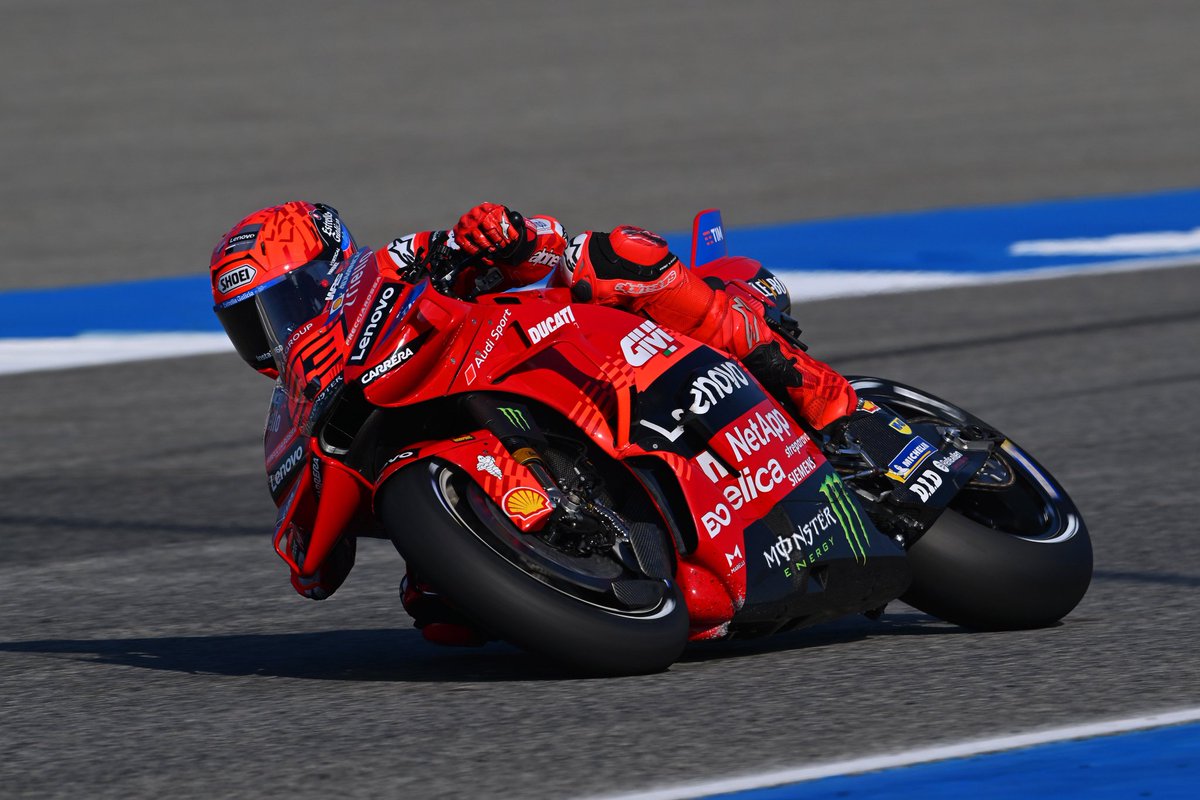 FranckyHawk29's tweet photo. VITTORIA AL DEBUTTO.
Soltanto un Pilota c'era riuscito alla prima nel Team Factory Ducati.
#MotoGP

Losail 2007 ••••• Buriram 2025 https://t.co/iRejkFwl2d