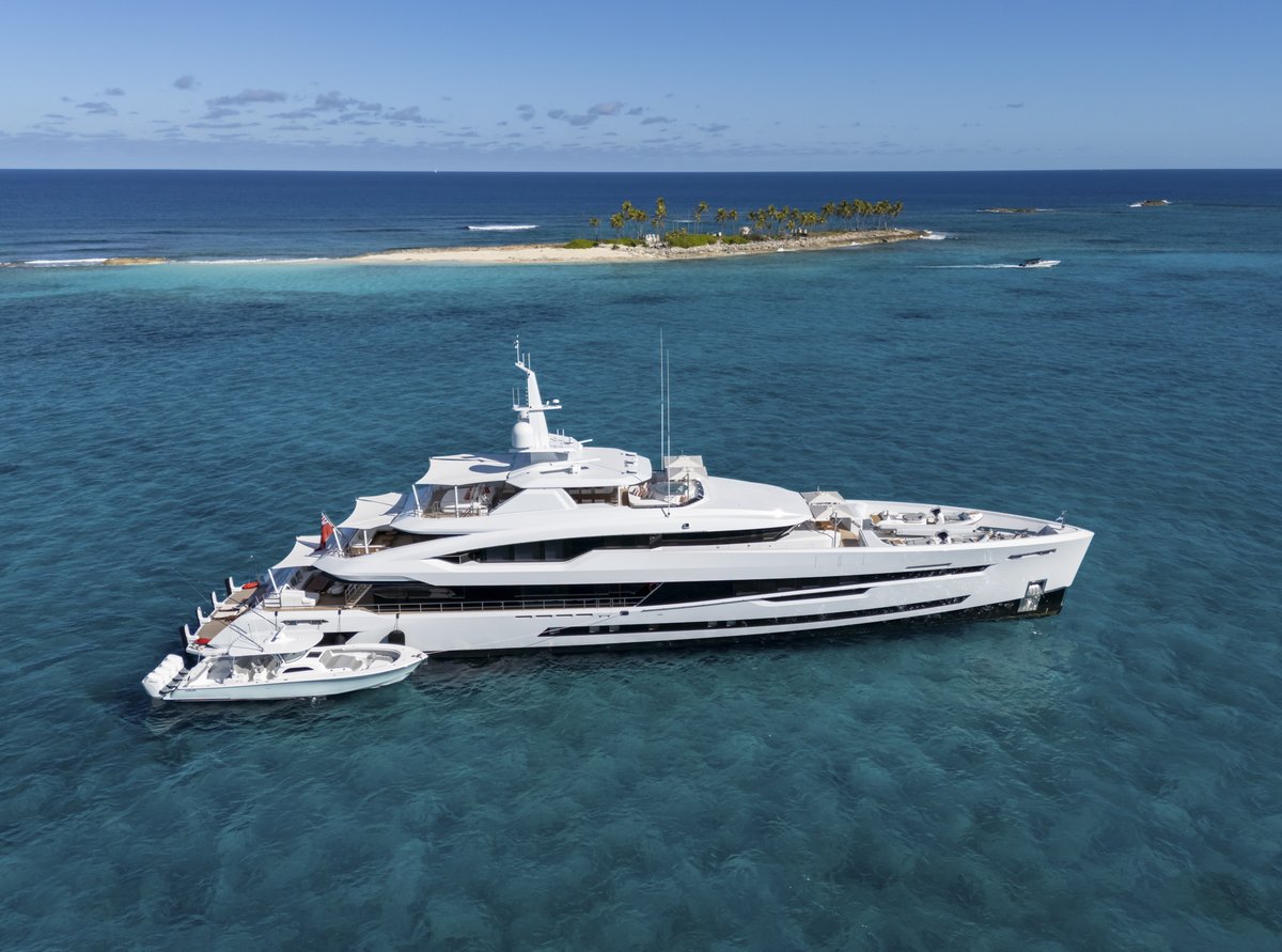 We are now preparing to attend the Palm Beach International Boat Show, where we will display Santosha. She will be berthed alongside a further two Heesen yachts: the 2022 Book Ends, and the 2021 ELA, 
Read more on our blog:
heesenyachts.com/articles/the-b…