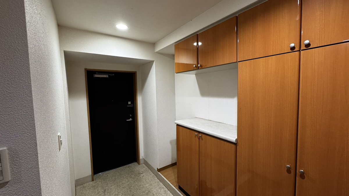 OLD_SPORT_NM's tweet photo. リノベ作業に向けて電気開通しました！
と思ったら照明機器ほぼ付いてなくてあんま意味なかったw

＃OLDSPORT
＃浜松
＃デザイン
＃リノベーション https://t.co/pUJCGgT8Ho