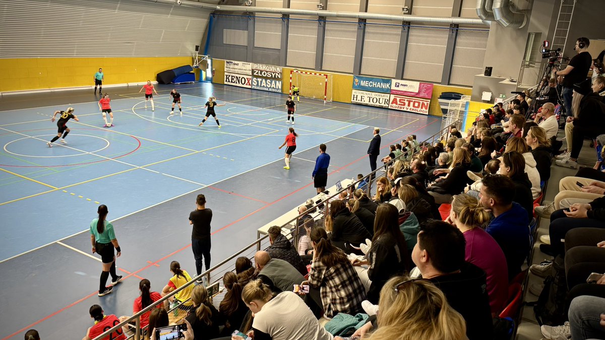 RadekKlier's tweet photo. Final four futsalové ligy žen ve sportovní hale v pražských Kbelích. Plná tribuna, zajímavé výkony… Skvělá práce pořadatelů z @fcpraha! https://t.co/gWzi2dvP7j