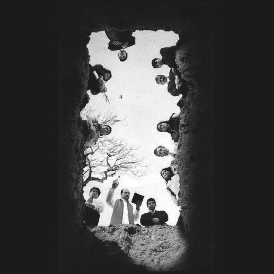 TakMesra's tweet photo. مثل همیشه دیر به دادم رسیده‌ای
وقتی رسیده‌ای که تنم روی شانه‌هاست

• محمدرضا قرقانی https://t.co/3sNi23B9Oa