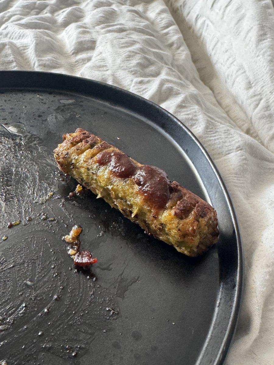 i’m conflicted.

last weekend i proposed to the misses in rome.

this morning i was awakened to breakfast in bed.

fried eggs, crispy bacon and… vegan sausages.

i’m now questioning if i made the right decision.