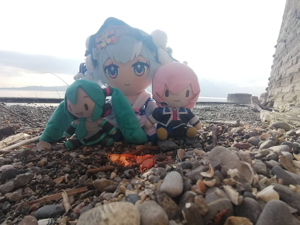 StefanPruner's tweet photo. 昨日あの湖に行ってきました。2月は雨があんまり降っていなかった。そして水位は低くなった。

#雪ミク
#ぬいぐるみの時間 https://t.co/hjJ6YowAL8