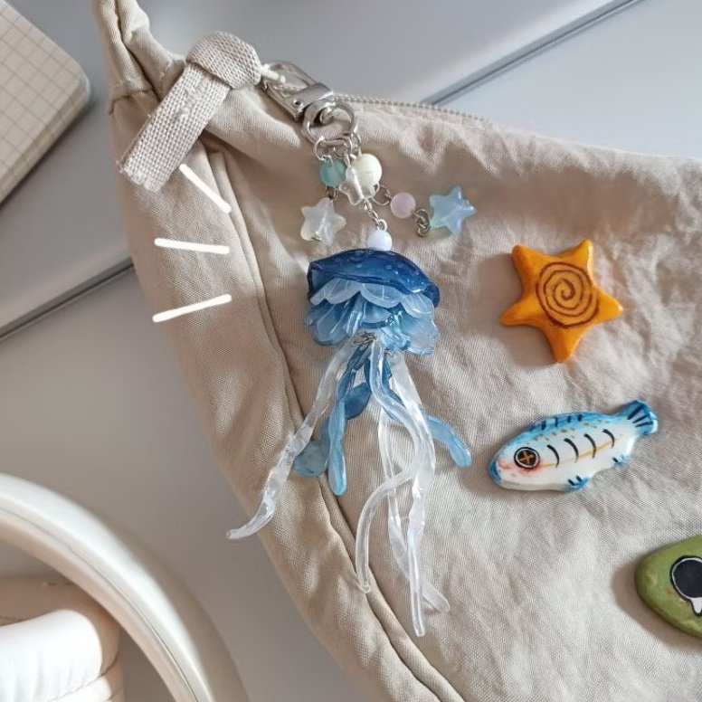 uncroffle's tweet photo. ubur-ubur ikan lele, ada keychain/bagcharm lucuu nih le..🪼🐟🥫 https://t.co/DN50tKJXMI