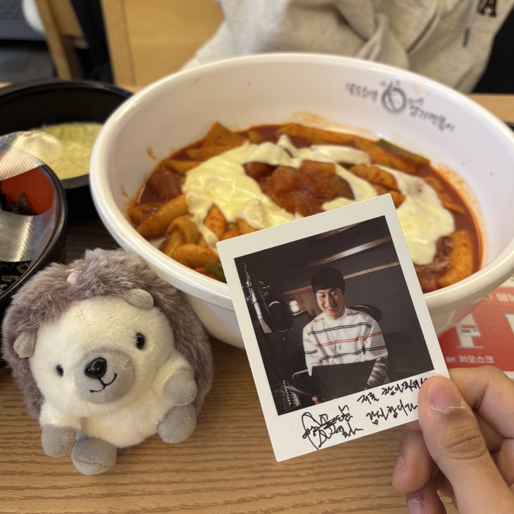 sendlovesw's tweet photo. 하지니랑비오는날의데이트
맨날맨날놀고싶어요 https://t.co/hgAnGj5hrr