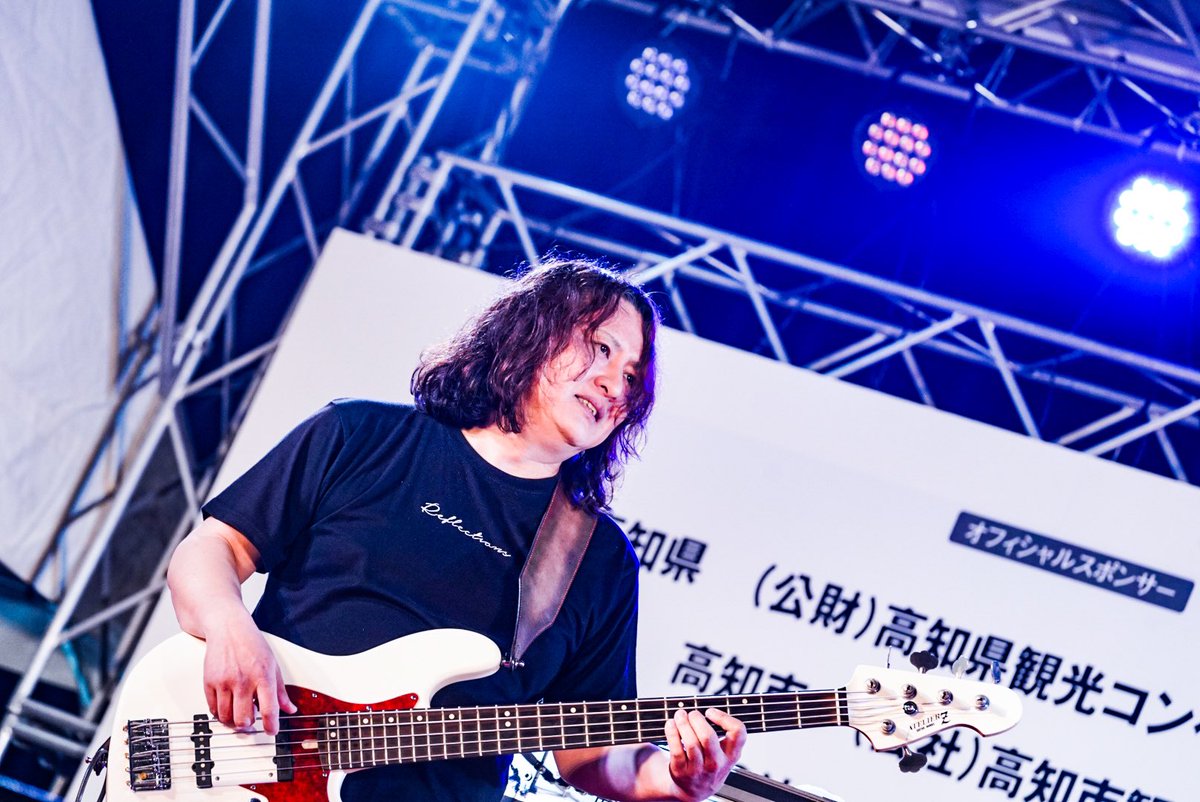 kochi_lalala's tweet image. . 🌸高知街ラララ音楽祭🌸
. ✨ラララ春祭り✨
メインステージはSteavie Rainbow❣️
ハードロックが鳴り響く🎙️🎸往年のロックナンバーに会場では踊る人が続出❣️ラララ春祭りも終盤✨もうあと二バンドです✨最後まで応援よろしくお願いします✨