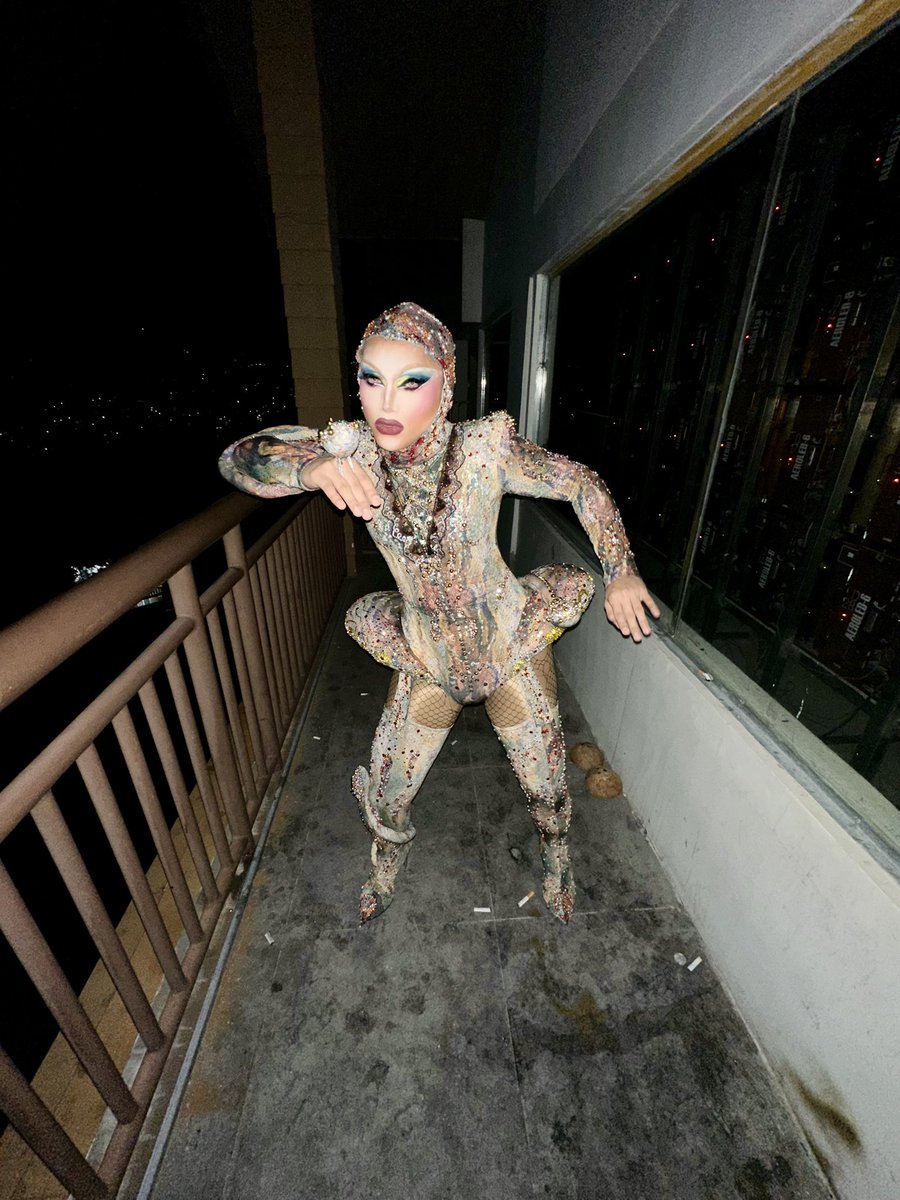 🐍🐍🐍

I finally got a got snap of my recent creation made with love for a total of 100 hours. Inspired by the step down look of
the only Queen <a href="/sashavelour/">Sasha Velour</a> and stunning snake couture of <a href="/travistea_/">TravisTea</a>.

🪡: yours truly
Special thanks: Gumamela Bloom
📸: Becca
