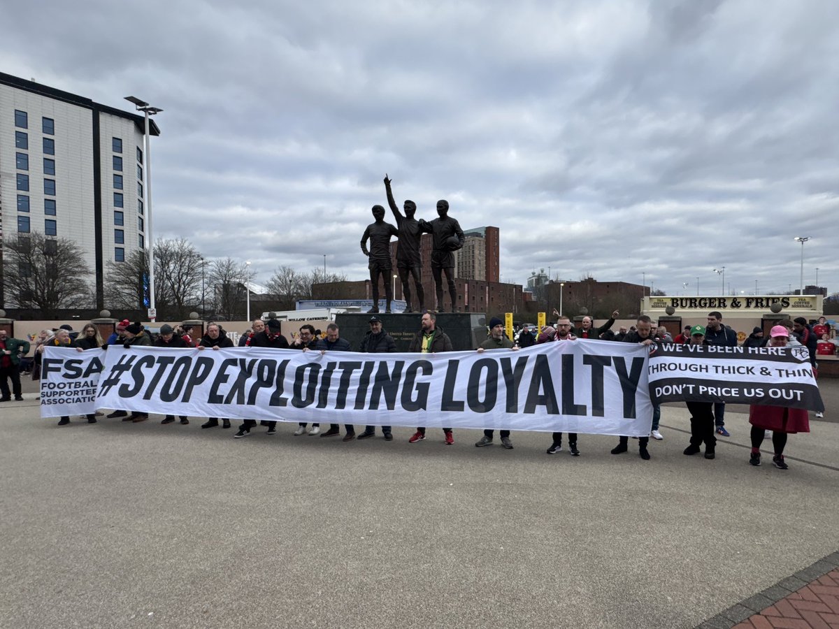The <a href="/MU_ST/">MUST | Manchester United Supporters Trust</a> &amp; <a href="/FulhamSuppTrust/">Fulham Supporters’ Trust</a> have joined forces to protest against ticket pricing. #FFC supporters charged between £52 &amp; £61 for an adult ticket today, &amp; #MUFC fans are still fighting against the £66 decision. Part of <a href="/WeAreTheFSA/">The FSA</a>'s ‘Stop Exploiting Loyalty’ campaign