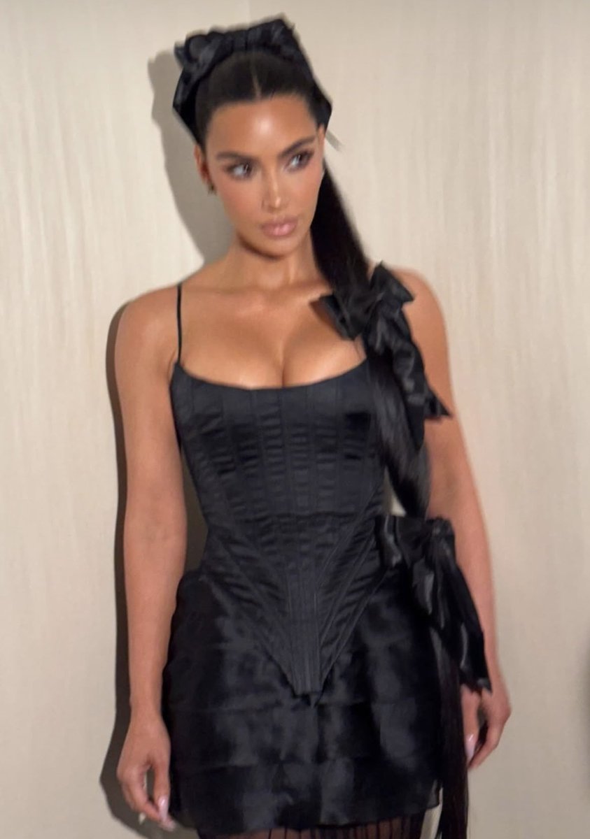 KIM IN CHANEL 🎀🖤