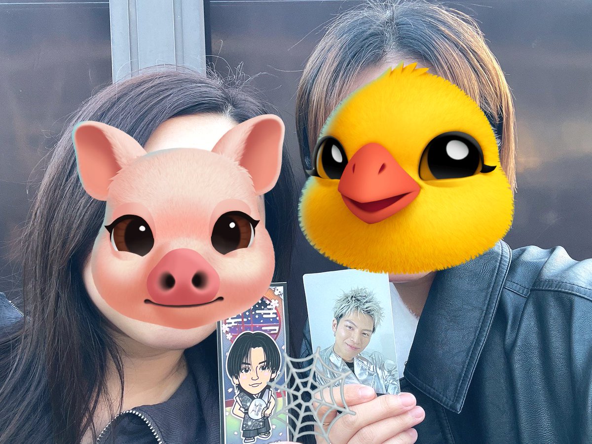 hoku_k12's tweet photo. 2日ともありがとう〜🐤🐷❤️
たくさん笑った🤣❤️
ホール当たりますように…🙏 https://t.co/MeQYNvRcYs