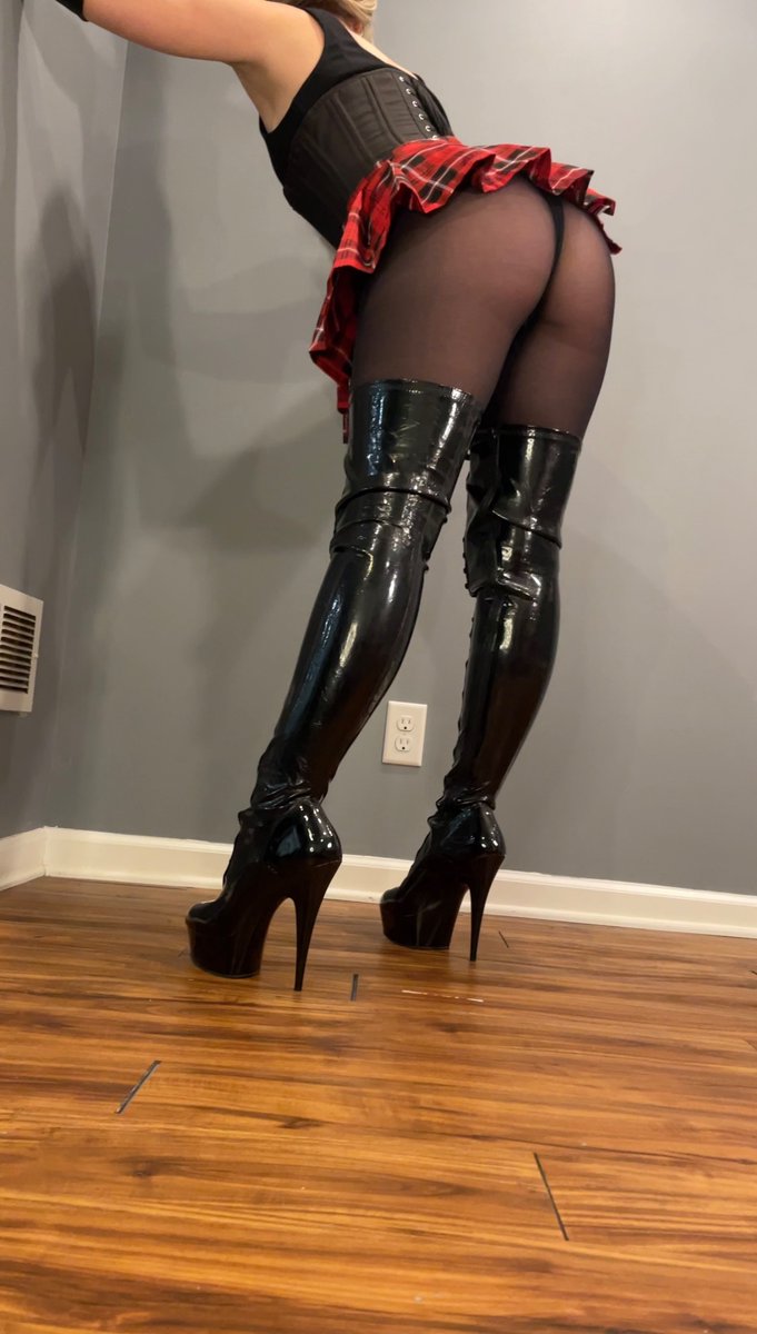 MissKaysWorld's tweet photo. Worship Sunday: Start with my boots, all the way up to my nylons. Who’s a good girl and sending today? https://t.co/jJm4bRrxYY
