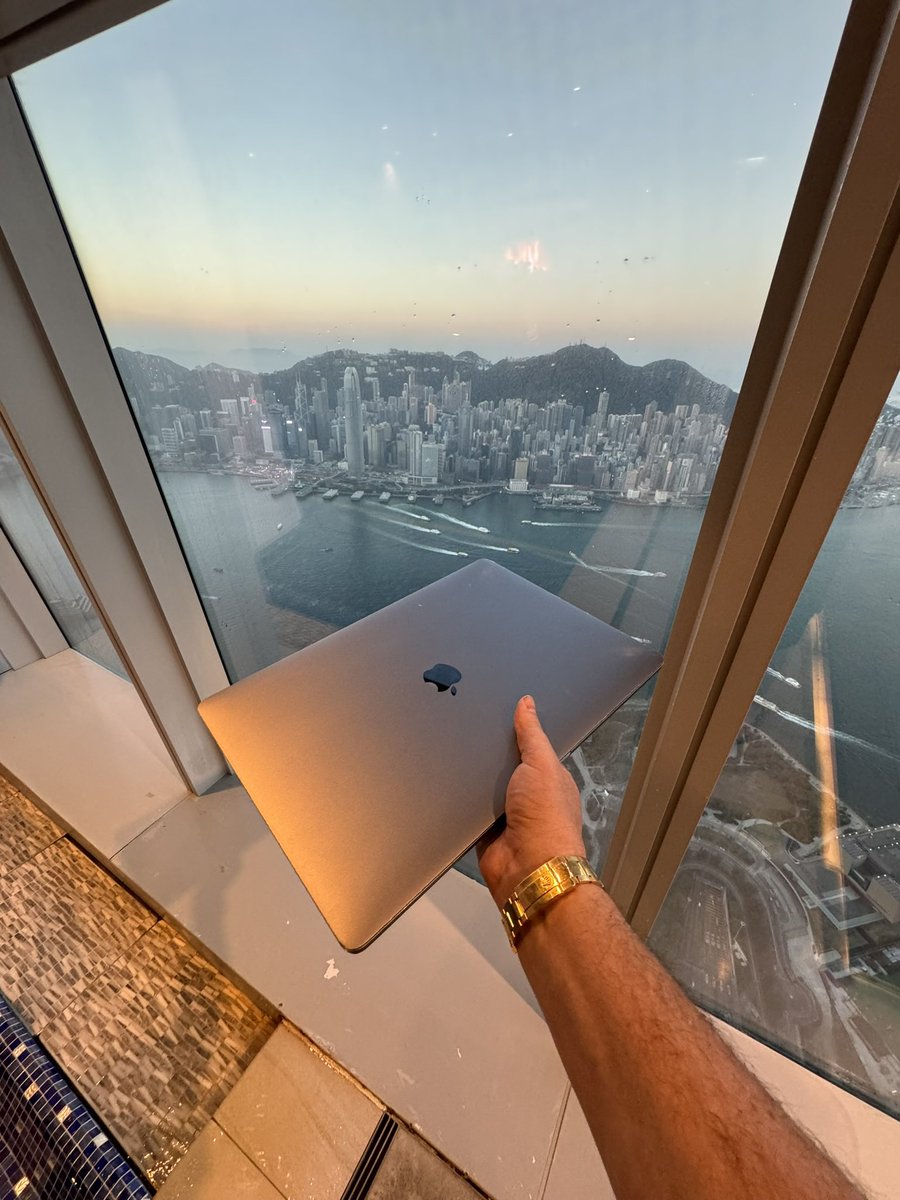 timothysykes's tweet image. Gooooooooood morning from #HongKong and my INSANE view here! I hope you have put in the time to study haaaaard, but also go out and live as that’s what the #laptoplifestyle is all about! Retweet if you agree and promise to really push yourself to build your dream life over time!