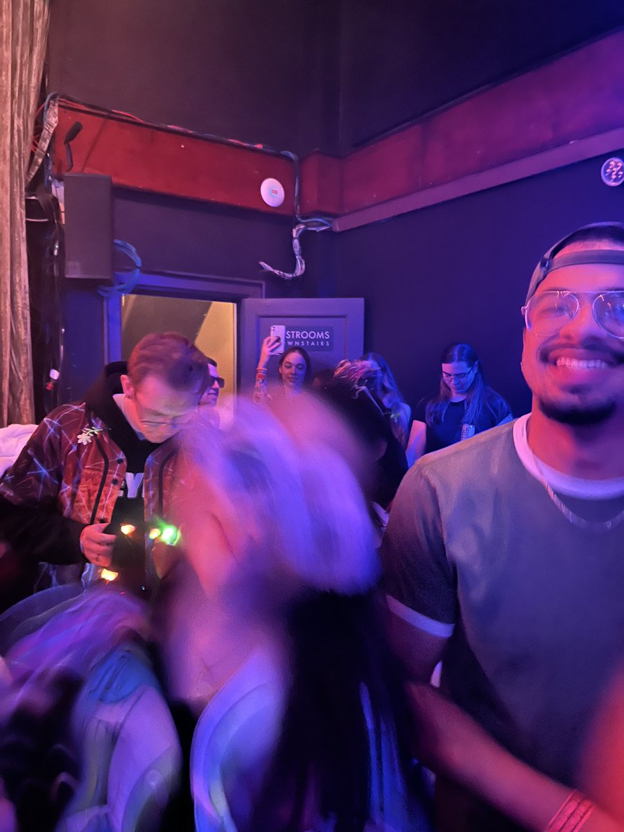 wallet hurty tweet media