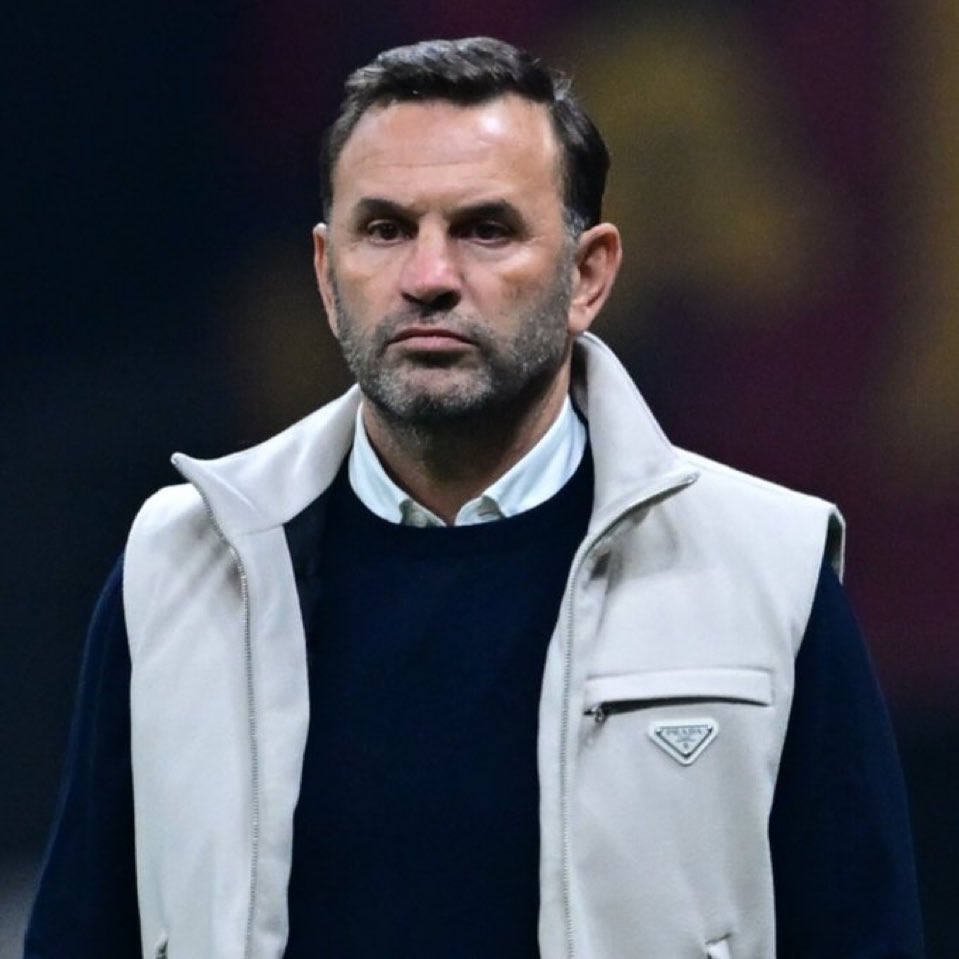 Bu vasıfsız adamı savunacak babayiğit var mı varsa gelsin iki posta da ona sövelim