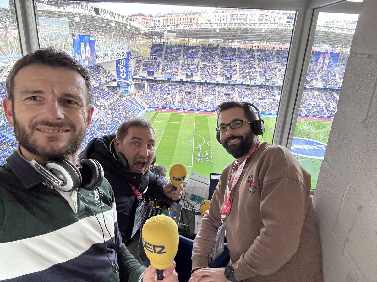 Ya estamos en Asturias!
Espectacular desplazamiento blanquiazul para disfrutar del partidazo ante el <a href="/RealOviedo/">Real Oviedo</a> 
Cuentan que hasta 8.000 deportivistas (no todos con entrada) apoyarán al Dépor en el día de hoy
Como lo veis? 
Nos escuchamos en La Ser🎙️
#ForzaDépor