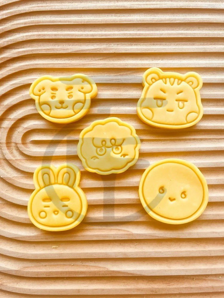 ber | po cetakan kue kpop💪🏻🤷🏻‍♀️ tweet media