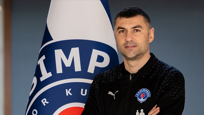 Didier Drogba'dan sonra Burak Yılmaz da Galatasaray efsaneleri listesinden silindi.

Bu gelişmenin ardından Galatasaray'ın efsane olarak nitelendirebileceği forvet kalmadı.