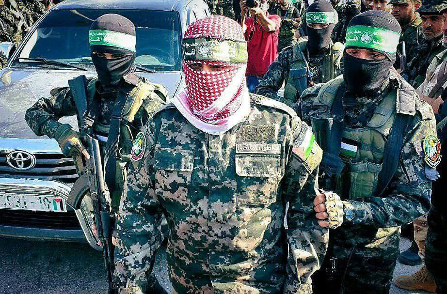 Ebu Ubeyde:

“Ey İslam dünyasının korkak liderleri! 

Gazze'de ölenler için üzgün olduğunuzu söylemeyin ve onlar için de boşuna üzülmeyin! 

Çünkü onlar şehit oldu ve Rablerinin katında rızıklandırılıyorlar. 

Siz kendi korkak halinize üzülün.”