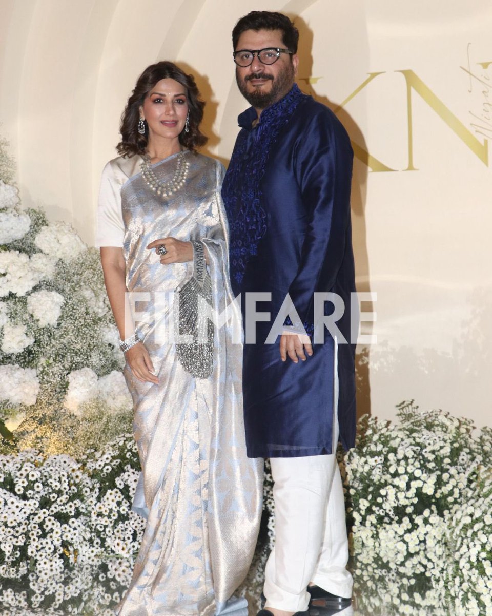filmfare's tweet image. #SonaliBendre attends #KonarkGowariker and #NiyatiKanakia’s wedding with husband #GoldieBehl.

#FilmfareLens