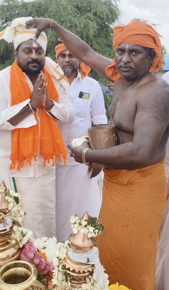 SuryahSG's tweet photo. இன்று தூத்துக்குடி, கடம்பூர் அய்யா வைகுண்டர் ஶ்ரீமன் நாராயணசாமி கோவில் திருப்பதம் தெளித்தல், கோபுர திறப்பு மற்றும் 193-வது அவதார பெருந்திருவிழாவில் கலந்துக்கொள்ளும் பெரும் பாக்கியம் பெற்றேன். இறைவனுக்கு நன்றி.

சமத்துவத்தையும், தர்மத்தையும் போதித்த #AyyaVaikundar அவர்களை போற்றி வணங்குகிறேன். 🙏