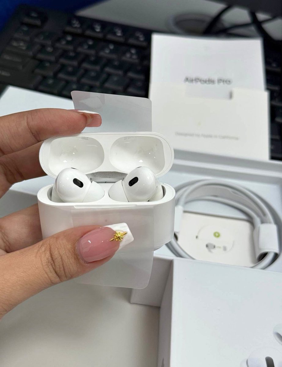 podtechph's tweet image. Airpods Pro 2 for only 999php!! 5 stocks left so hurry up 

✔️ brandnew/sealed
✔️ complete accessories 

dm to avail