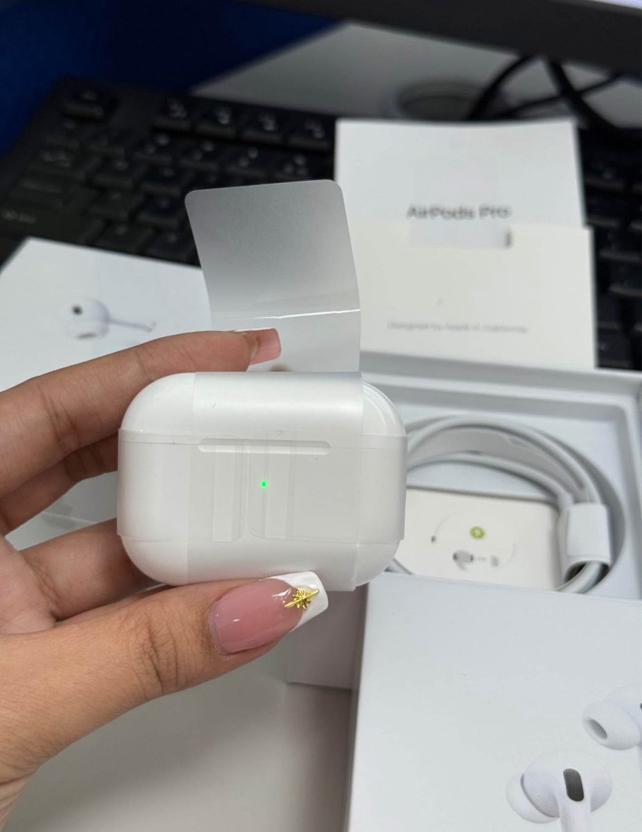 podtechph's tweet image. Airpods Pro 2 for only 999php!! 5 stocks left so hurry up 

✔️ brandnew/sealed
✔️ complete accessories 

dm to avail