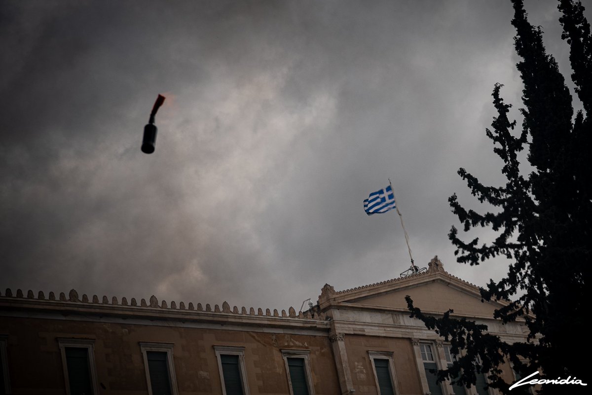 28/02/25 Σύνταγμα 
2η επέτειος #τεμπη_εγκλημα #Τέμπη #Δεν_Εχω_Οξυγονο #antireport
#Τεμπη
#Athens #Greece #Tempi #28_Φλεβαρη #Athens #Greece