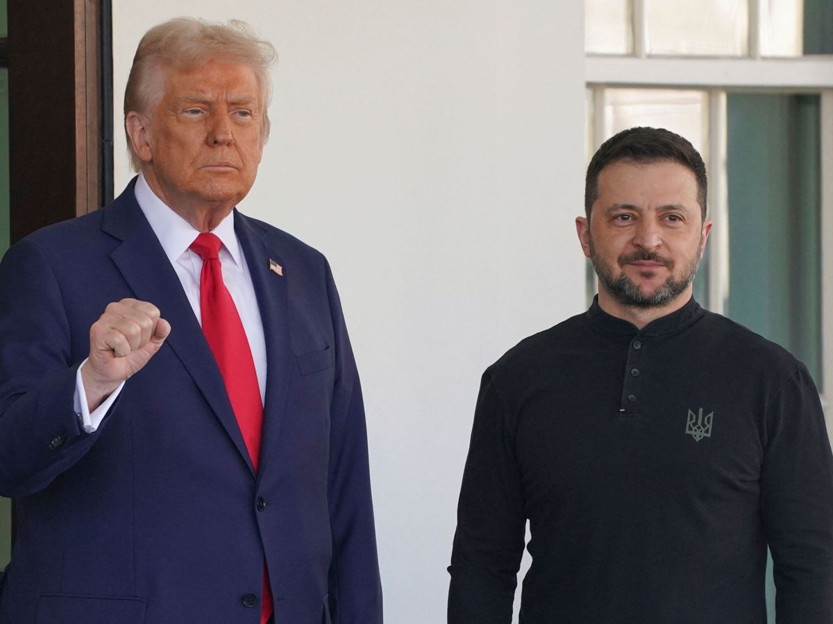 Ese día había un hombre sin saco y otro saco sin un hombre✍️. Un comediante siendo presidente👍 y un presidente tratando de ser comediante 👀. La grandeza en las personas suele ir acompañada de la sencillez. 
#sectormaritimo 
#julioromero