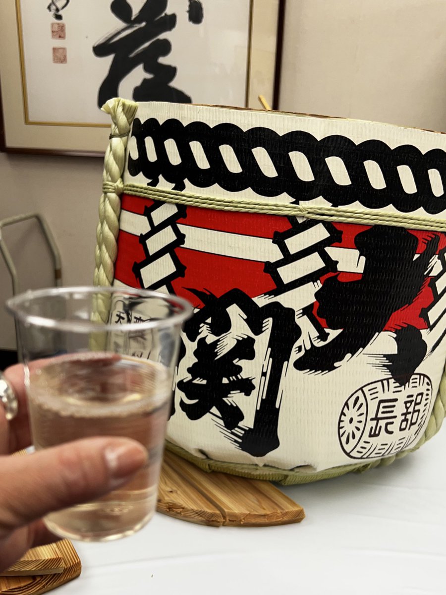 k12k03n12's tweet image. ソロ活動でしたが食べたり呑んだり
楽しかった😋🍺
#国技館やきとり
#国技館ちゃんこ
#樽酒
#ギターみたらし