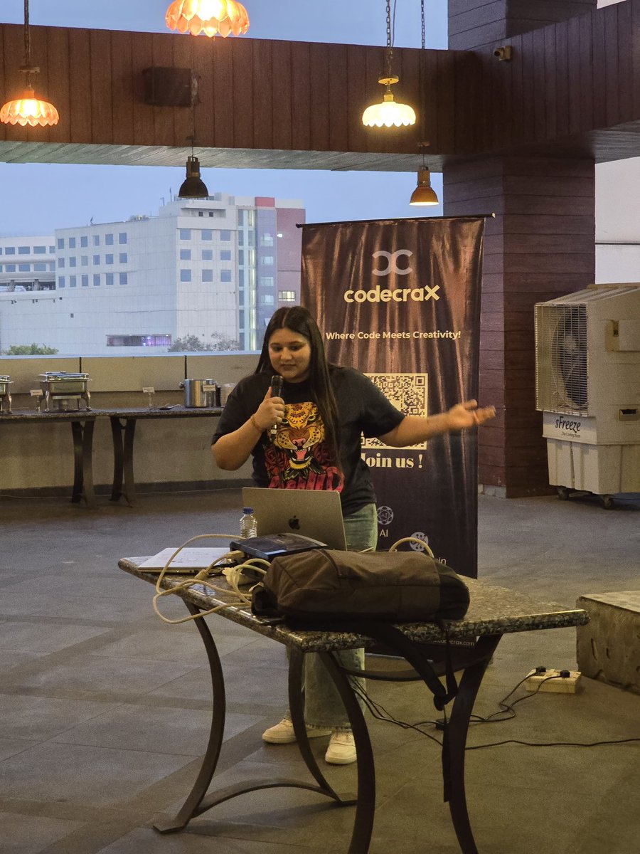 AapsiK's tweet image. This was truly magical! ✨✨✨

Never in my wildest dreams did I imagine giving a dev talk at a web3 in my hometown, Jabalpur. 
The experience was beyond words—deeply inspiring and incredibly special. The turnout was phenomenal, and I’m immensely grateful to everyone who made…