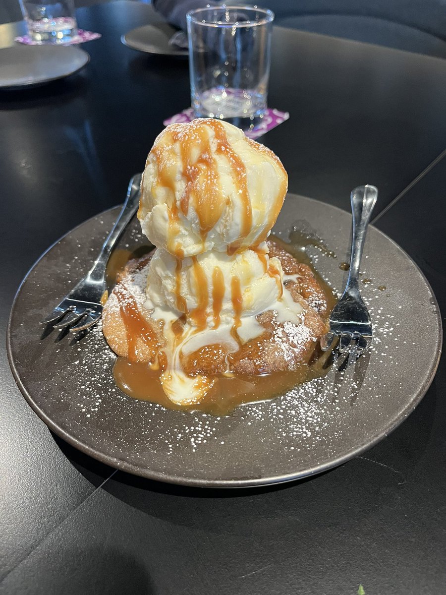 halifaxmoxy's tweet photo. SUNDAE FUNDAY! 🍨
If you look close enough, you can see a warm and gooey chocolate chip cookie underneath the ice cream and caramel. 🤤 🍪 🍨 #sundayfunday
#halifax #dessert #icecream #atthemoxy #sundaefunday https://t.co/GsHAfzLnoF