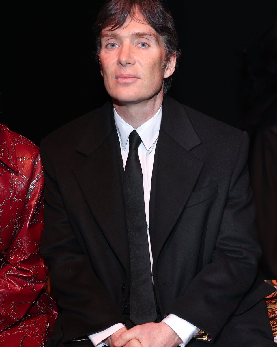 Versace's tweet photo. Cillian Murphy at the Fall-Winter 2025 fashion show

#VersaceFW25 
#Versace https://t.co/qFM7lLwxAp