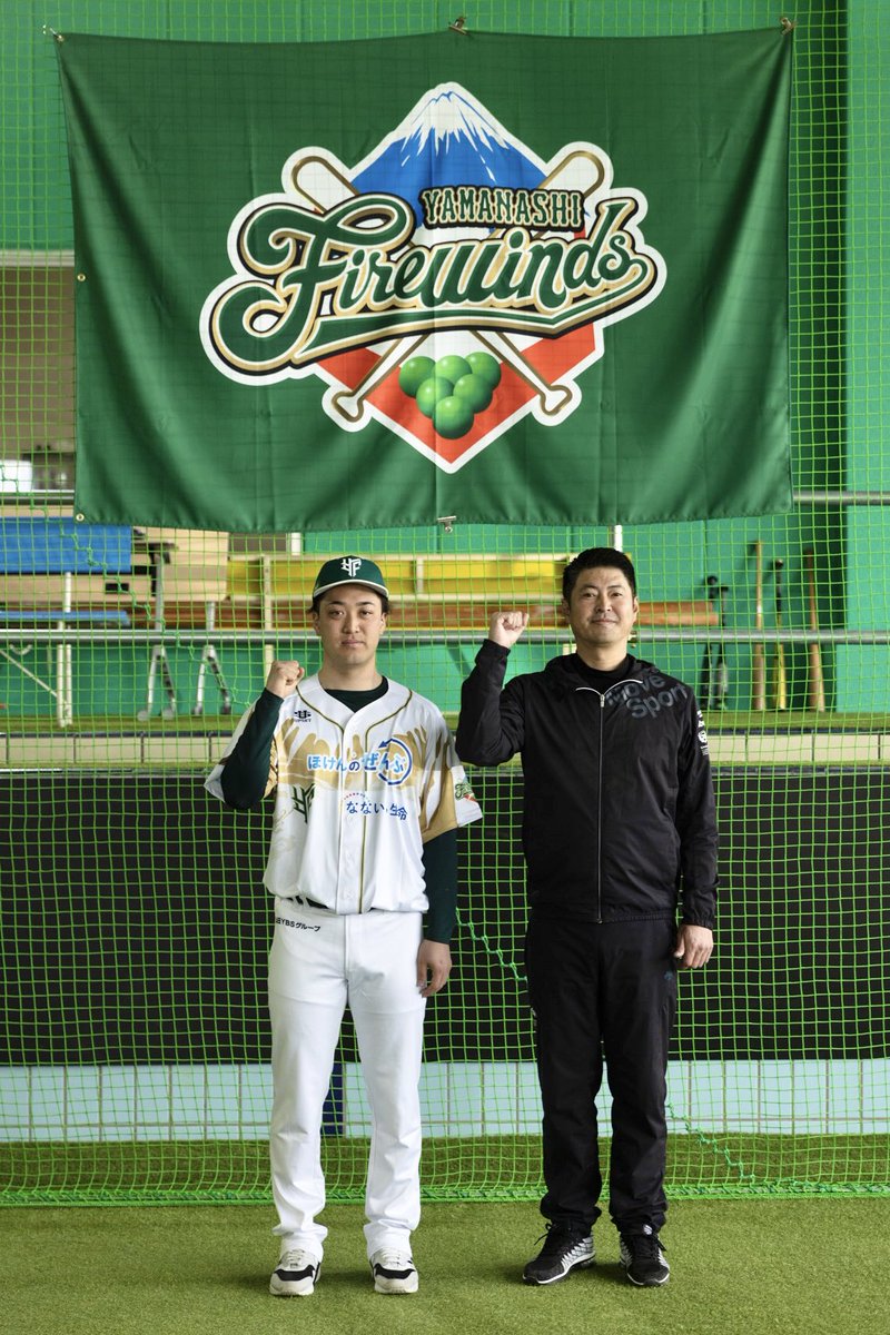yamanashi_fw's tweet photo. ━━━━━━━━━━━━━━━

 2025.03.02(日)
📍#山梨ファイアーウィンズ 室内練習場

本日は
背番号＆キャプテン発表を行いました⚾️

キャプテンを務める
#吉原大稀 選手から
コメントを頂きました！✍️

『この度キャプテンに
指名して頂きました吉原大稀です！
チームとしての
ルートインBCリーグ
参入初年度優勝を目指して、
一丸となって戦いますので、
皆様の熱い応援を宜しくお願い致します！
球場でお会いしましょう！！』

開幕戦からアツい応炎のほど
宜しくお願い致します！📣

🔥🔽開幕戦情報🔽🔥
#山梨ファイアーウィンズ VS #信濃グランセローズ　
🗓️：2025年4月5日（土）
🕐：13：00〜 プレイボール
📍：富士北麓公園野球場

━━━━━━━━━━━━━━━
 #ルートインBCリーグ  #BCリーグ
 #野球  #baseball