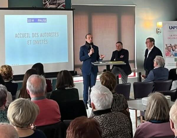 FabienDiFilippo's tweet photo. Échanges avec les propriétaires immobiliers hier à #Sarrebourg à l'occasion de l'assemblée générale de leur chambre syndicale #UNPI 🏡 https://t.co/k2QoBzjUEt