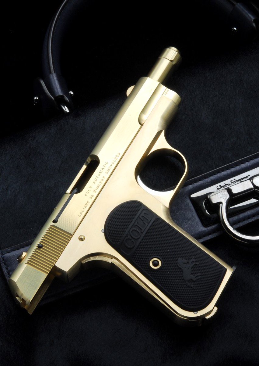 buhibuh18284242's tweet photo. 今夜のトイガン(モデルガン)
32の日に便乗。
32オートって女性の護身用って俺的イメージなんだよね。記憶に無いけど何かの映画で観たのかな。
という事で女房のバックを置いて撮影。女房が帰る前に元に戻しました。機械油ついちゃったかな?w
#ZEKE #COLT1903
#モデルガン
#トイガン https://t.co/gbKYrdZhbI