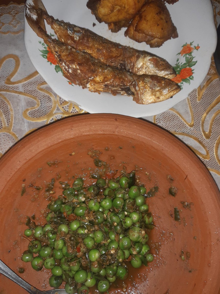 Dari sekian banyak menu berbuka.
Ini yang paling top versi gue
Sambel lenca
Peda bereum
Sangu panas

Edaaaas ngesang..
#Dior