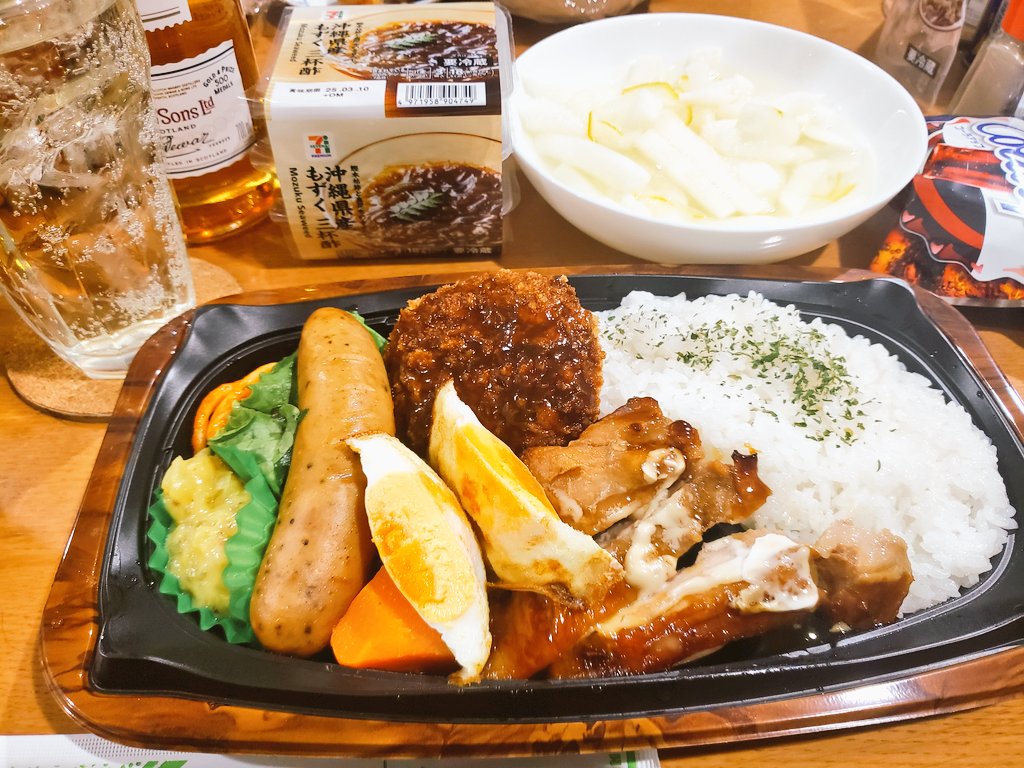 晩メシ！ 

今夜は弁当😋 

本日もお疲れ様でした！
(๑꒪⌓꒪๑)ﾉ🍺