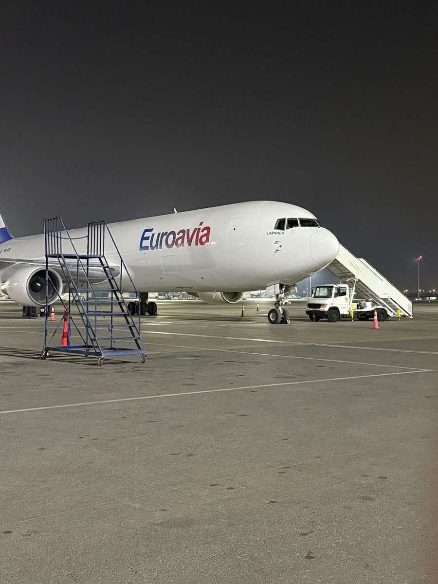 SafeairKE's tweet image. Safe Air has successfully transported perishables from Kenya to the UAE, ensuring they arrived fresh and on schedule. 

When every minute counts, you can trust us to get it there safely and efficiently.

#FlySafeAir #perishables #cargo #airfreight #export