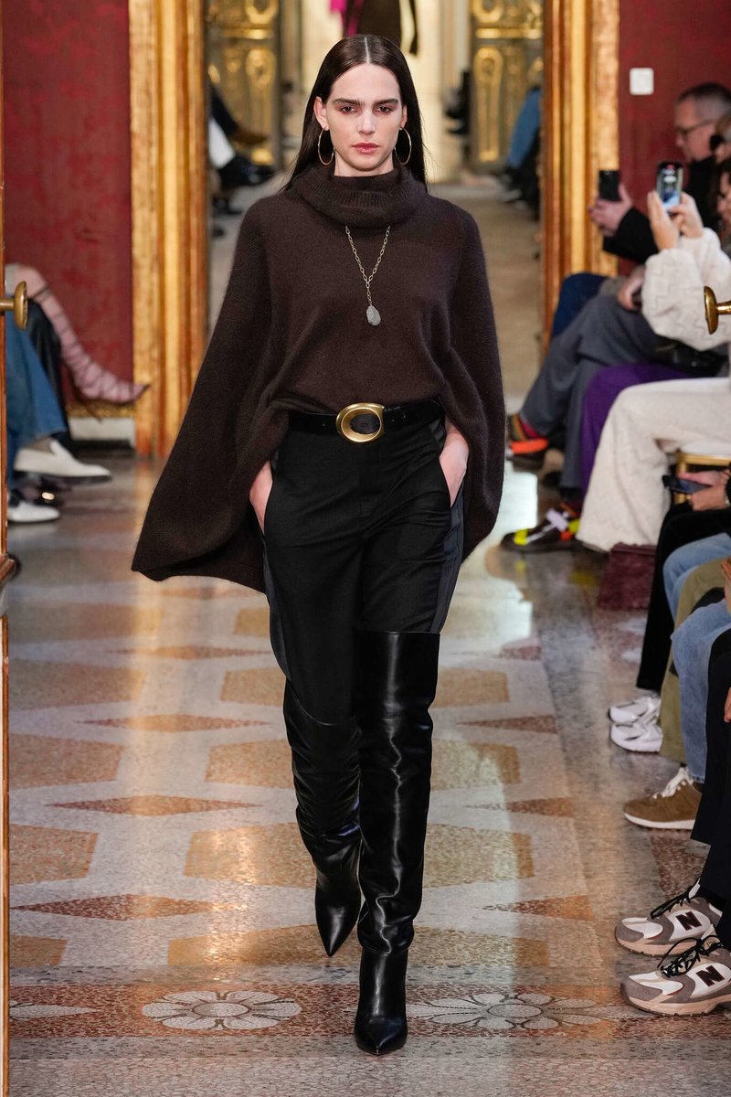 kendam_com's tweet image. Twinset Fall Winter 2025-2026 collection fashion show at Milano Fashion Week FW25 (March 2, 2025) kendam.com/news/fashion-s…

#Twinset #FW25 #AW25 #Runway #Milano #FashionWeek #Kendam