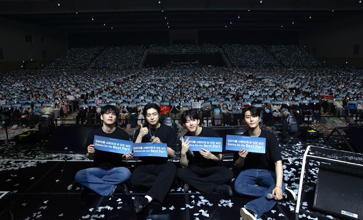 [ #DAY6_BEHIND ]

이날만을 기다려온 서로의 진심이 느껴졌던! 
우리의 Best Part 📸 ♡̷⁺ ♡̷⁺ 

#DAY6 #데이식스
#DAY6_3RD_WORLDTOUR
#FOREVER_YOUNG
#Band_Aid
#녹아내려요