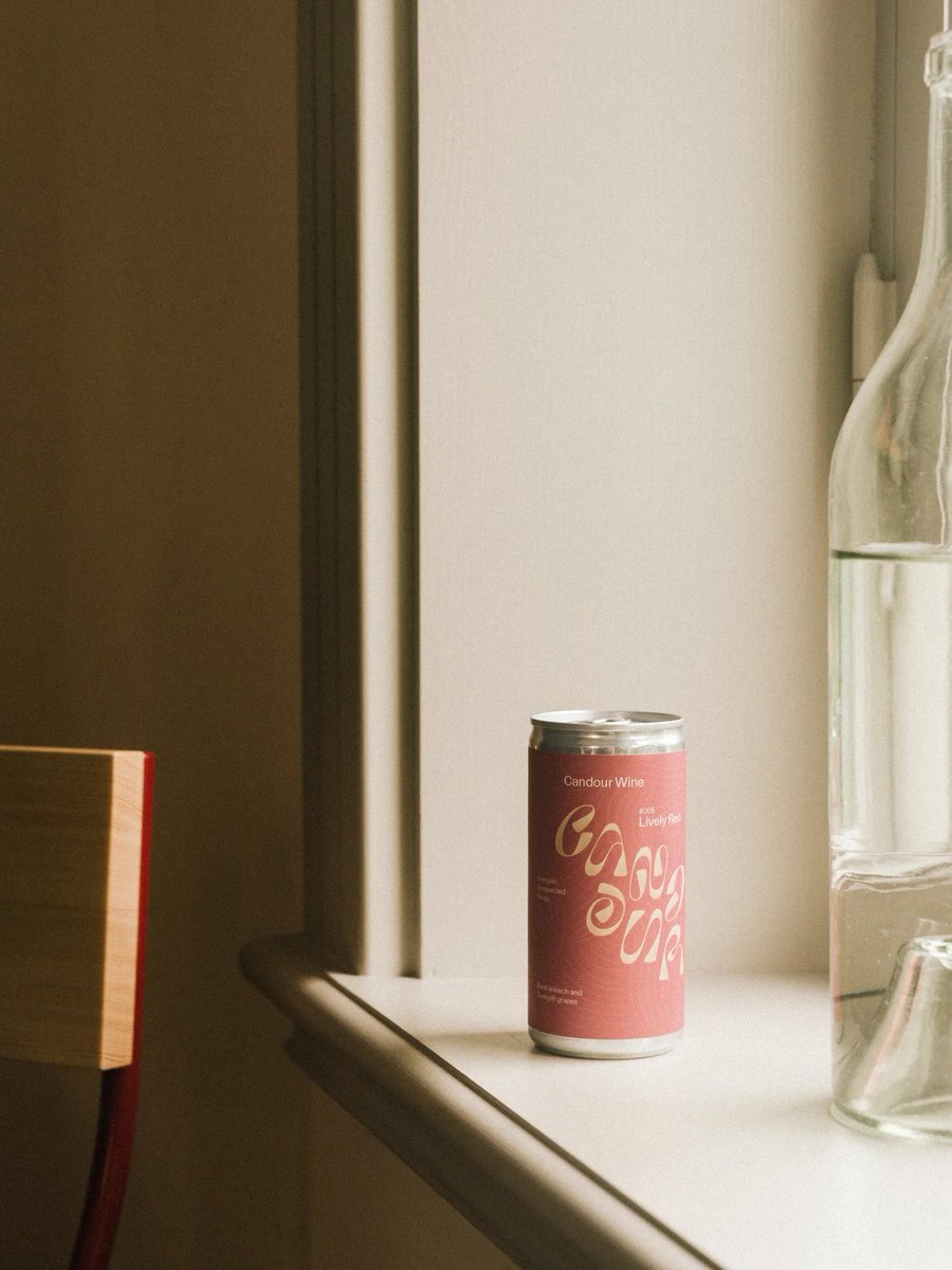 creative_i_p's tweet image. ワインのガラス瓶は、ワインの温室効果ガス排出量の半分以上を占めることに注目。「Candour」は、より親しみやすくより環境に優しい上質なワインのブランドとして、缶のワインを販売。
デザインはストックホルムのブランディングエージェンシー「Bedow」
bedow.se/work/candour-w…