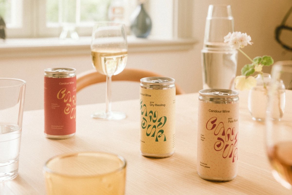 creative_i_p's tweet image. ワインのガラス瓶は、ワインの温室効果ガス排出量の半分以上を占めることに注目。「Candour」は、より親しみやすくより環境に優しい上質なワインのブランドとして、缶のワインを販売。
デザインはストックホルムのブランディングエージェンシー「Bedow」
bedow.se/work/candour-w…