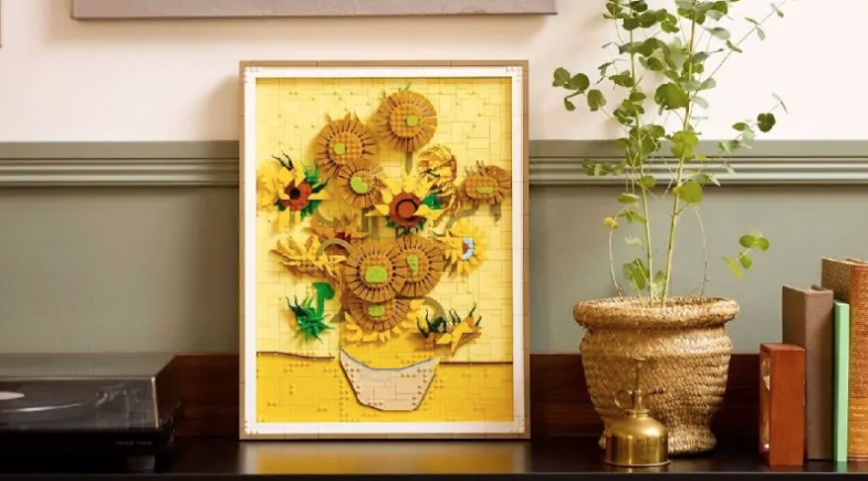 BrickFanatics's tweet image. All fans of iconic paintings can now listen along to an exclusive podcast while they patiently assemble LEGO Art 31215 Vincent van Gogh – Sunflowers.

brickfanatics.com/lego-art-vince…

#LEGO #LEGOArt #VincentVanGogh