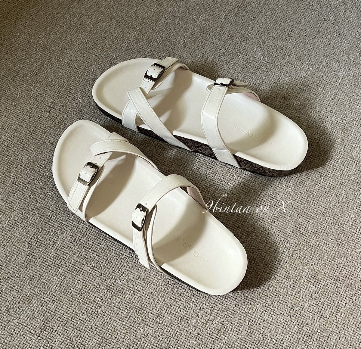 9bintaa's tweet photo. —geoni sendal

white https://t.co/xUCeDLCo37

panjang kakiku 24,5cm pake size 39 ya. jadi ambil true size ajaa! modelnya cakep bgt, asli udah jd my go to sendall!! gampang di bersihinnn😁🫶🏻 minus sedikit beratt

ada 3 warna, hitamnya jg avaiable. bagian strap bisa di adjust yaa. meluk kaki bgt jd super nyamann