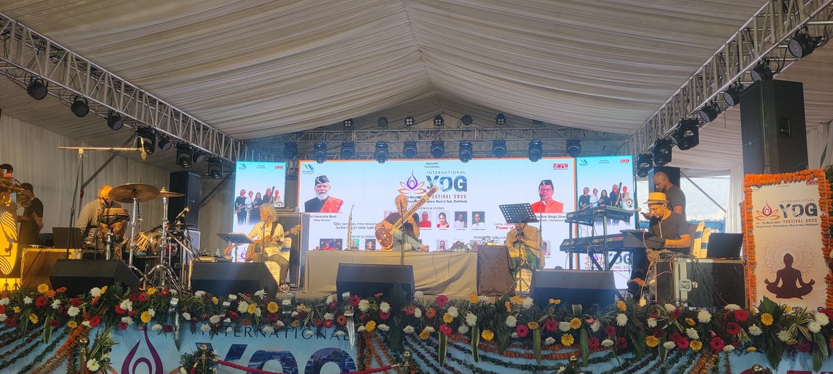 RwRishikesh's tweet image. @PremJoshuaBand  ready to perform in International yog festival muni ki reti Rishikesh . #Premjoshua #Sitar #Uttarakhand #Internationalyogday #Gmvn #Culturalnights