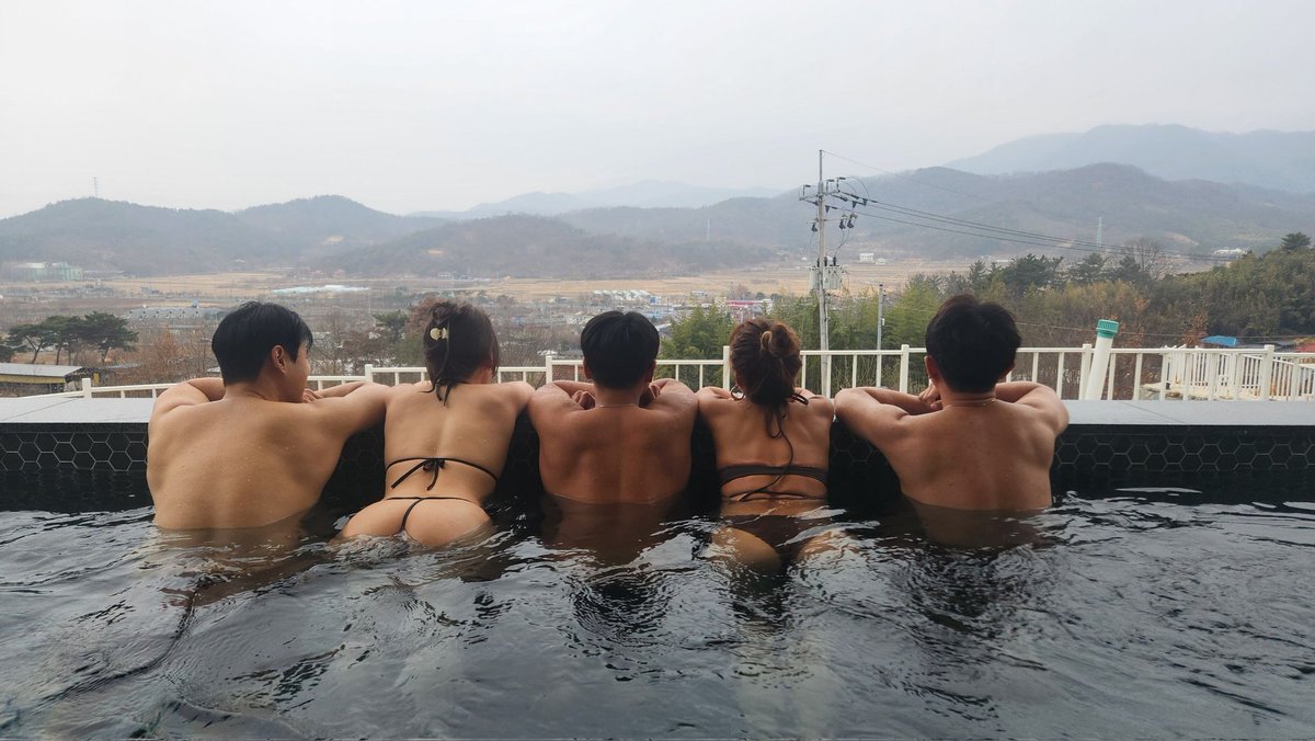 아름다운 청춘의 한장, 함께 써내려간
in 청도풀빌라 🔥☺️ 핫해핫해!