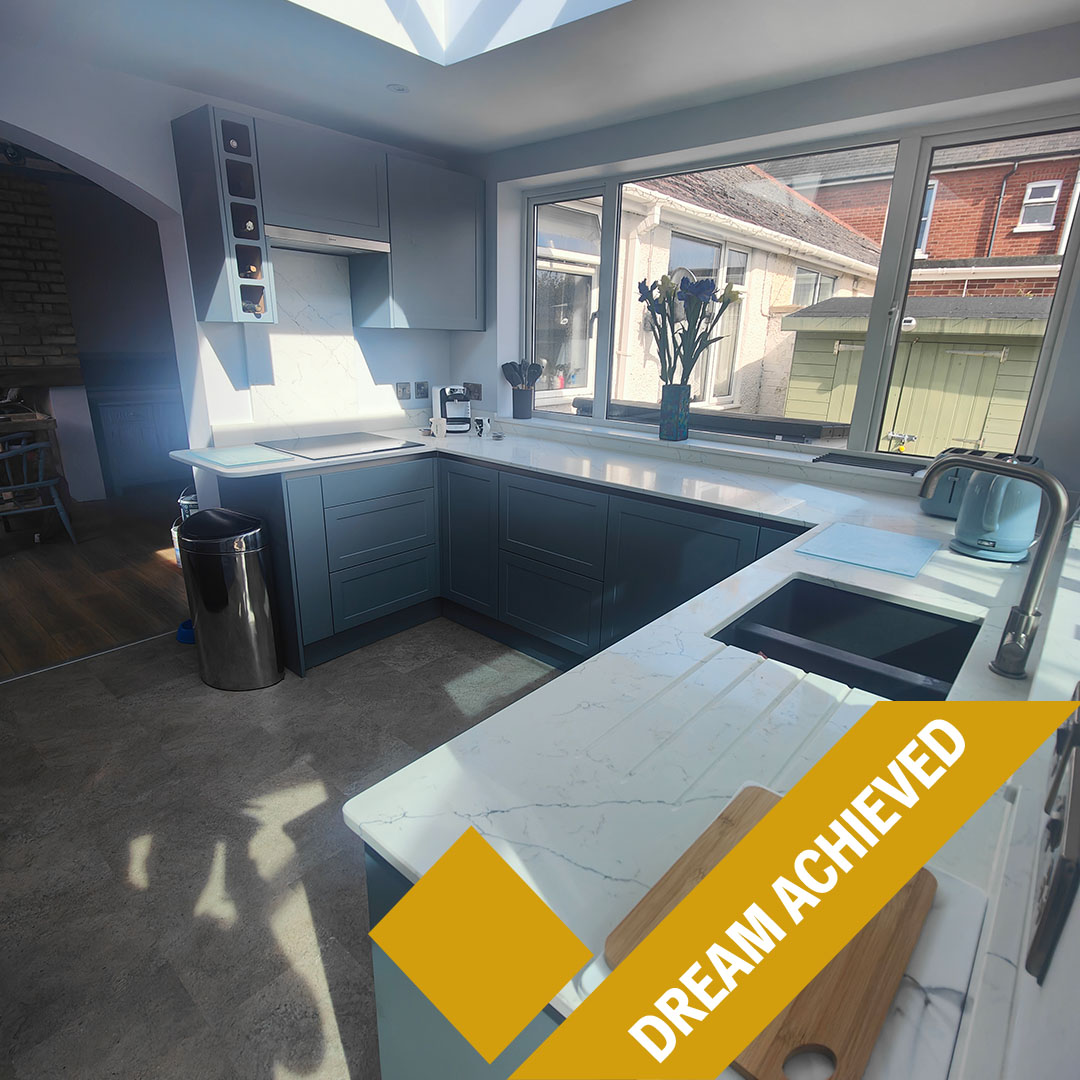 Our customer’s Cambridge Driftwood Blue kitchen is all about style and elegance💙 

The deep blue cabinetry and timeless design create a stunning space that feels both welcoming and sophisticated. 

Ready to bring your vision to life? Visit Benchmarx Kitchens to explore the range