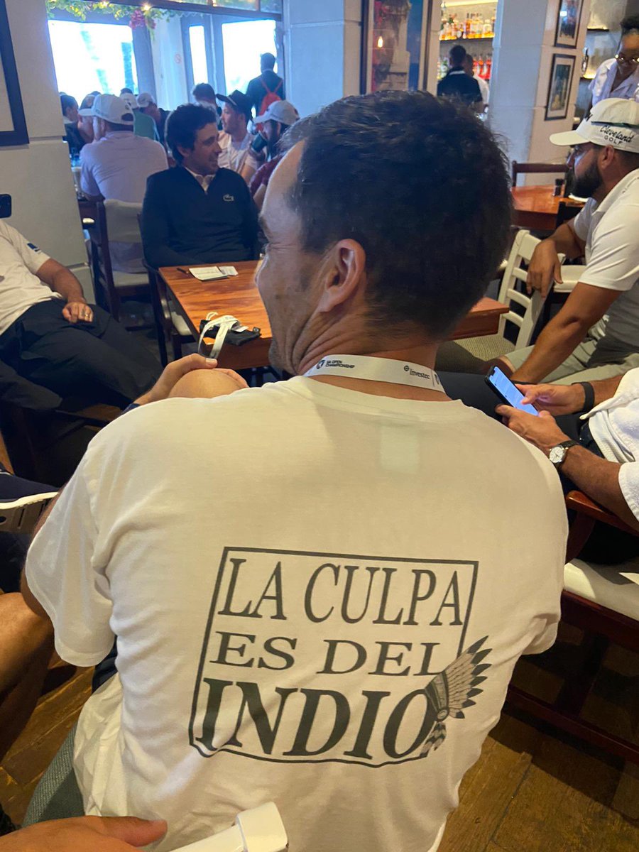 😃 Las esperas durante la suspensión en el South African Open son menos duras con 11am y Ten Golf a las espaldas…

💧 La culpa no es de la lluvia, la culpa es del indio… <a href="/Legarreagolf/">Jesus Legarrea</a> <a href="/plarrazabal/">Pablo Larrazabal</a>